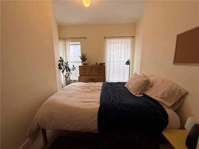 Building Photo - 42 Clermont Ave