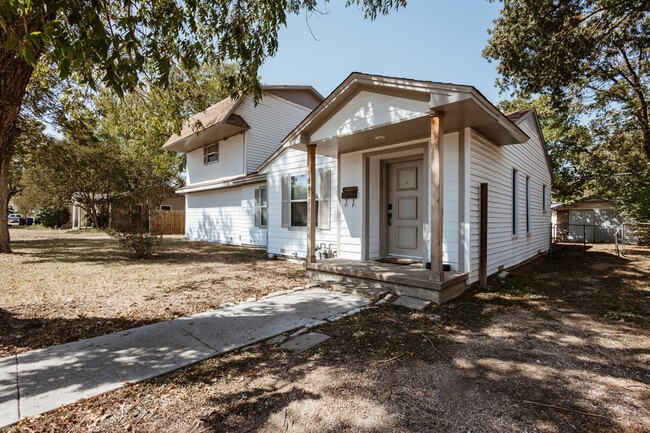 Building Photo - 3625 Maple Ave