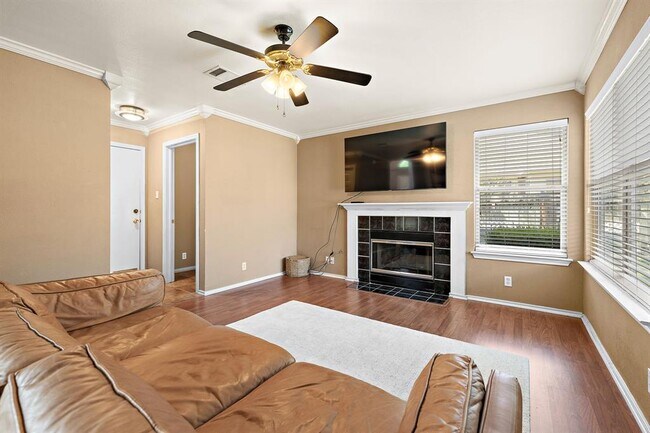 Building Photo - 400 Debora Dr