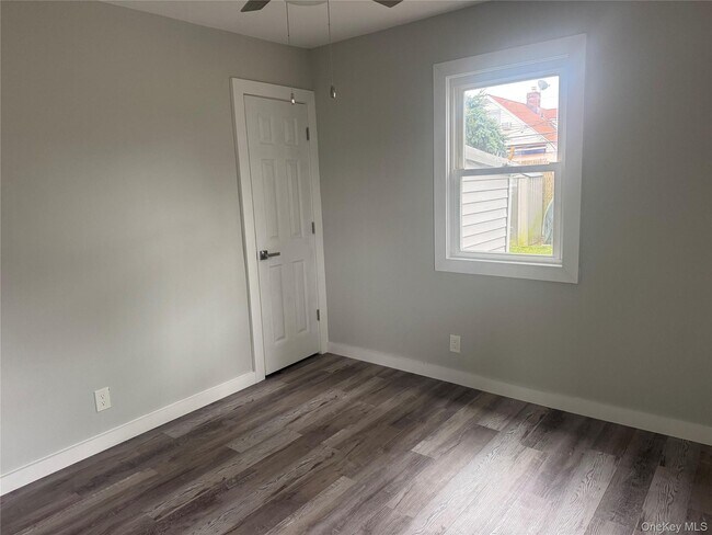 Building Photo - 216 E Hudson St