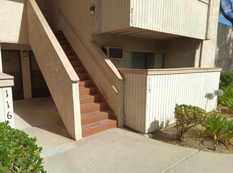 Front door entry - 28947 Thousand Oaks Blvd