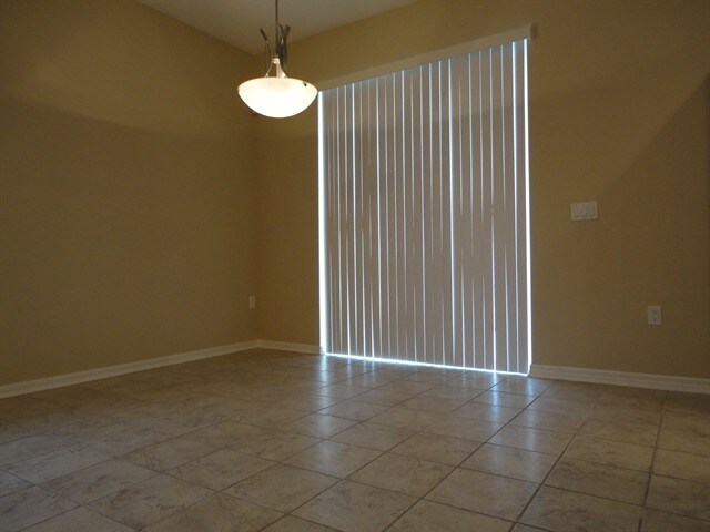 Building Photo - 11112 Silver Fern Way