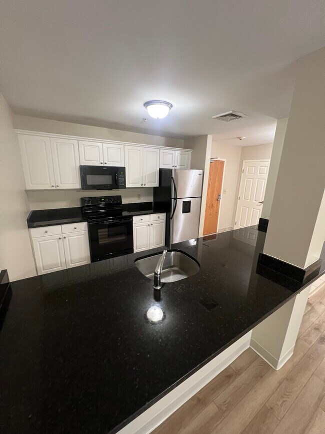 Building Photo - 10 Florence St