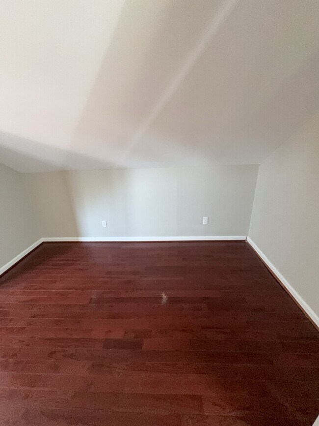 Building Photo - Charming 3 Bed, 2 Bath Ranch-Style Colonia...