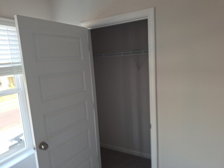 Building Photo - 25743 Finchley Dr