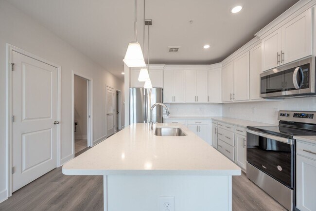 Building Photo - 2022-BUILT BURKITT COMMONS CONDO WALKABLE ...
