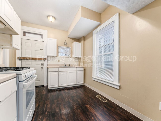 Building Photo - 730 Siebert St