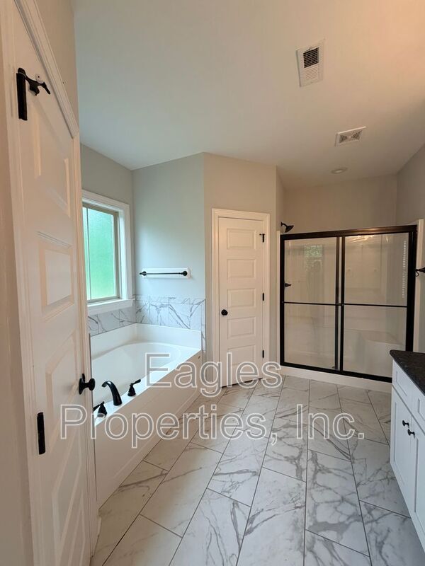Building Photo - 205 Coffman Dr