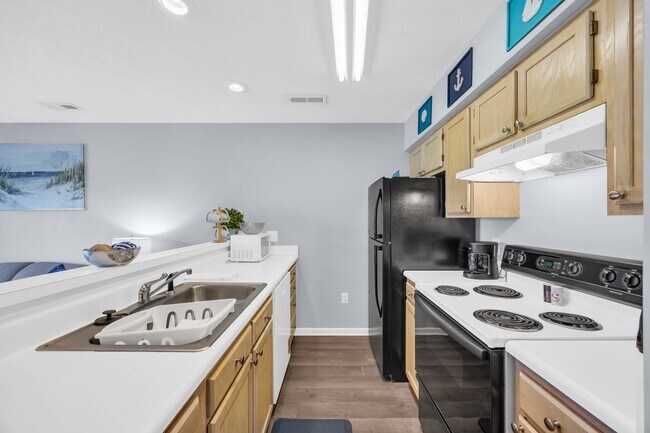 Building Photo - Charming 1BR Condo at Blue River Court – Pools, Tennis & More