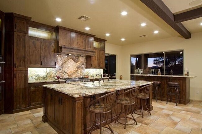 Building Photo - On GOLF COURSE LOT - 3 Bed/3Bath GATED Com...