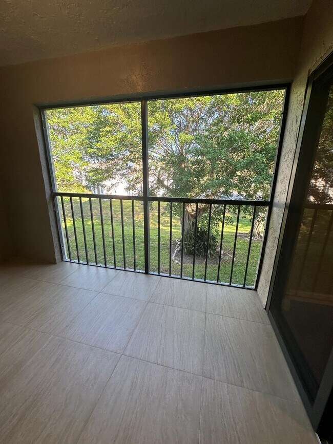 Building Photo - 301 Olivewood Pl