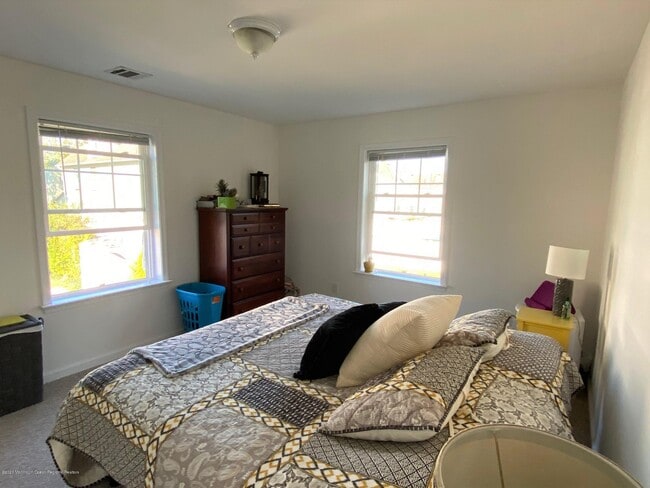 Building Photo - 211 Brinley Ave