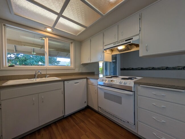 Building Photo - Wonderful 3-Bedroom, 2-Bath Home in Great ...