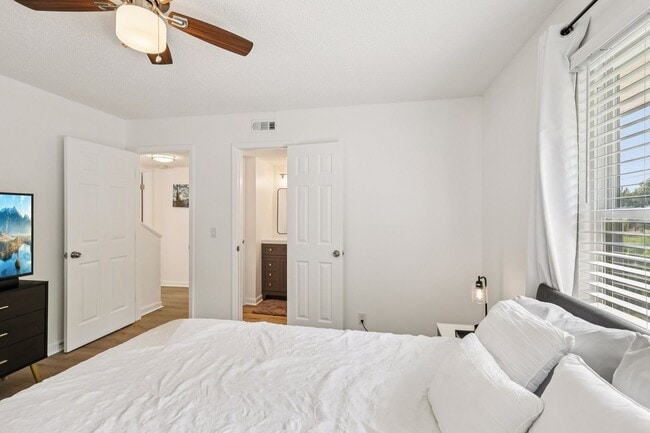 Building Photo - Stunning remodel