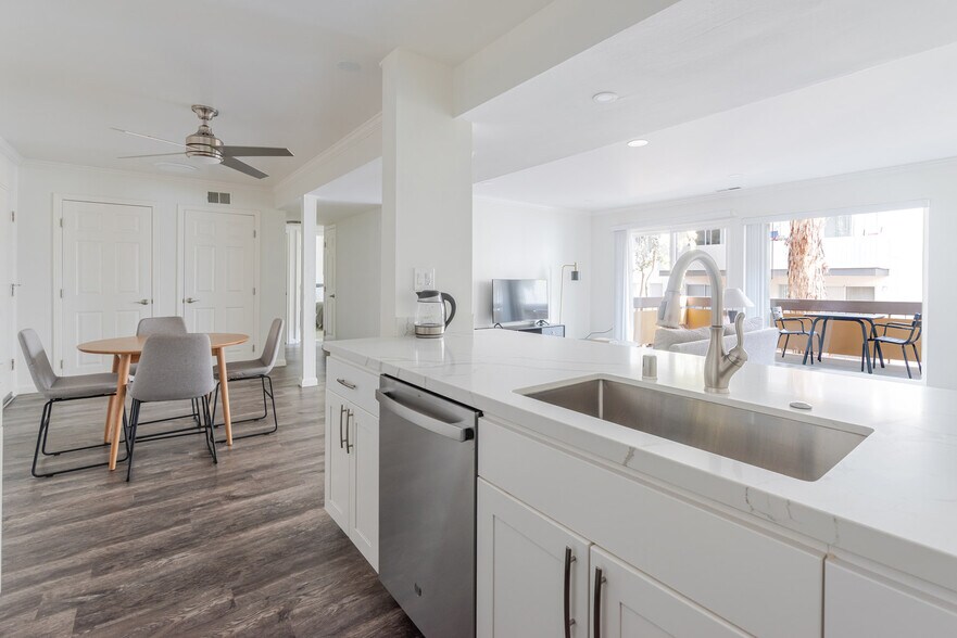 Building Photo - 141 Wellesley Cres