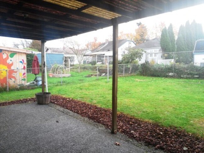 Building Photo - Clean, Spacious, and Rent Ready 2 bedroom ...