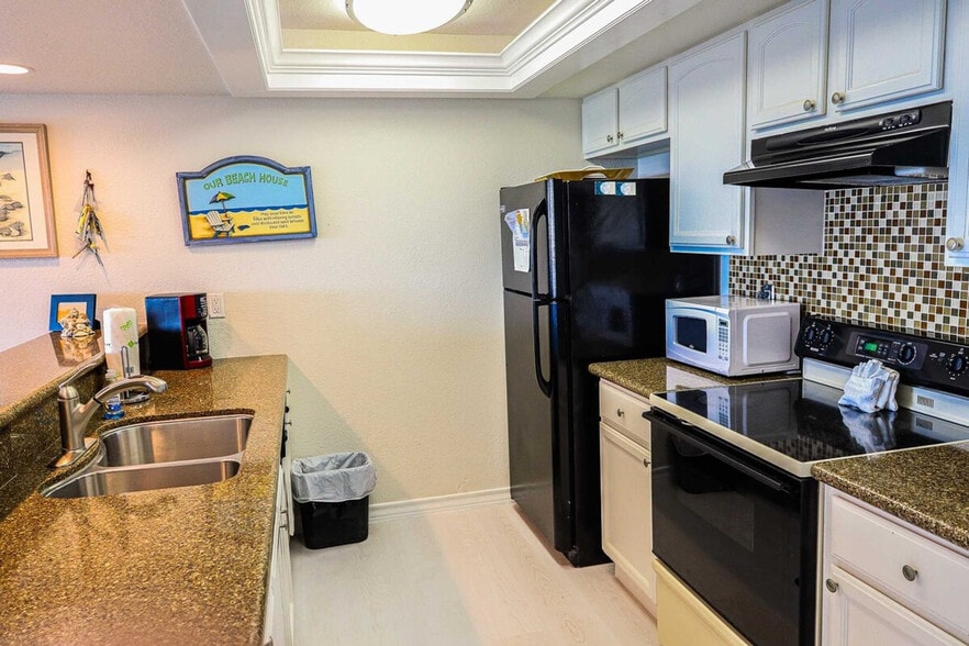 Building Photo - 4908 Gulf Blvd