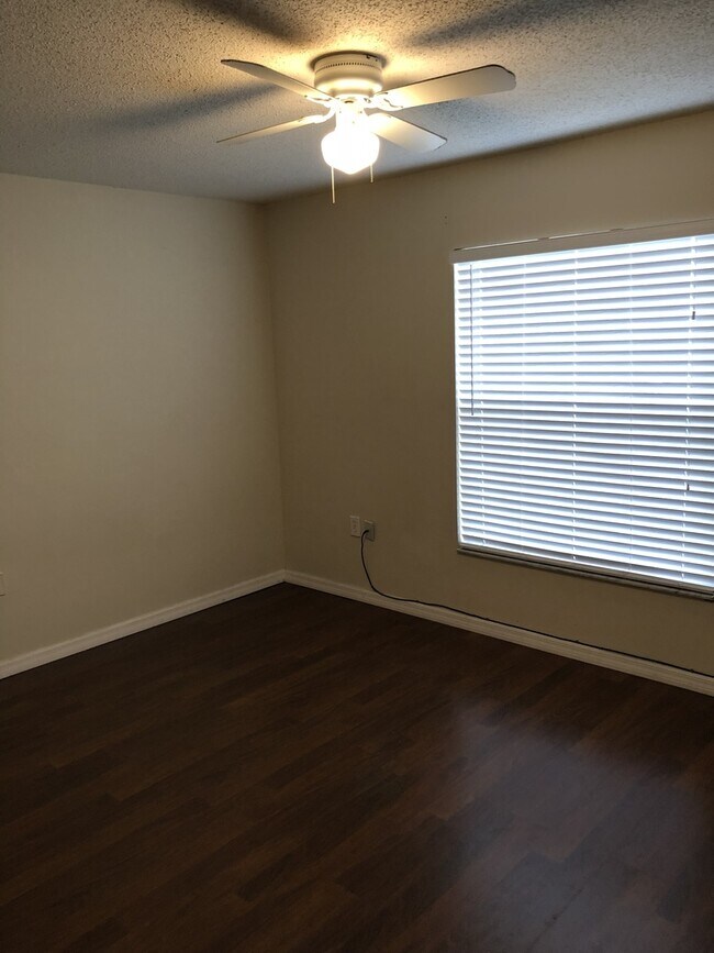 Building Photo - T10