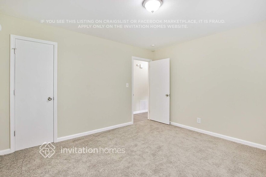 Building Photo - 2246 Collins Dr