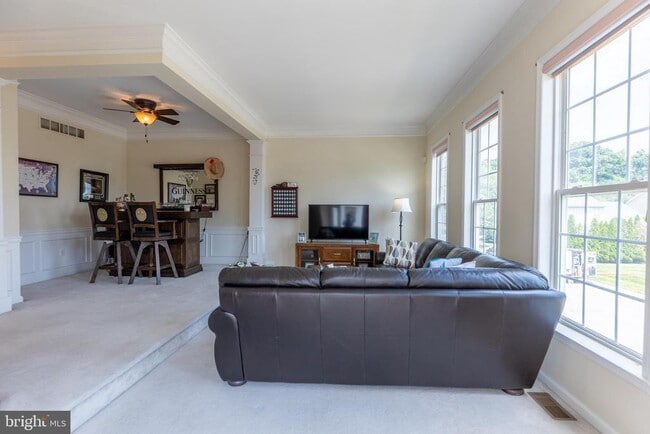 Building Photo - 536 E Boxborough Dr