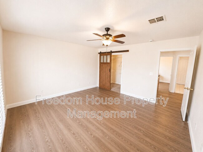 Building Photo - 3066 E Mount Charleston Dr
