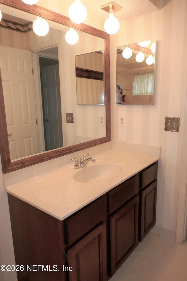 Building Photo - 10996 Raley Creek Dr S