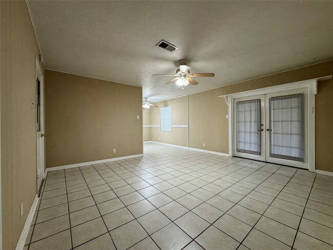 Building Photo - 1812 Dolphin Dr