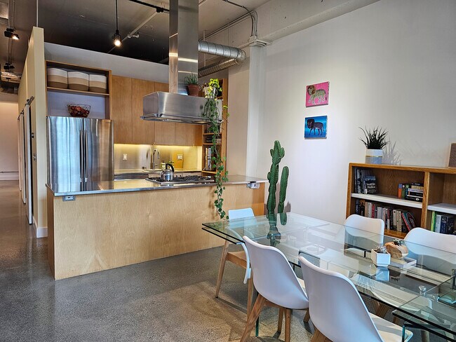 Building Photo - 80 Vine St