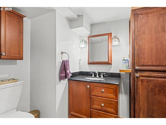 Building Photo - Quarter Acre Comfort