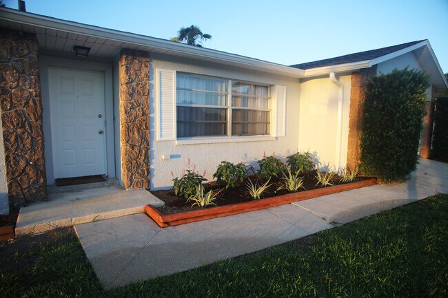 Building Photo - 1503 Spring Dr