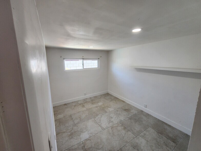 Building Photo - 2425 Daley St