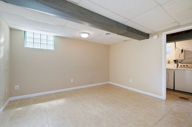 Building Photo - Gorgeous 2 bedroom home in Brookline avail...