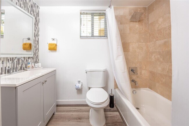 Building Photo - 8888 Collins Ave