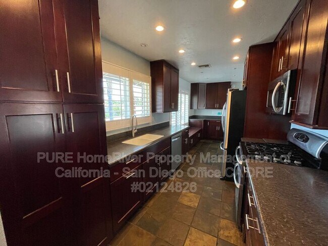 Building Photo - 8970 Lake Angela Dr