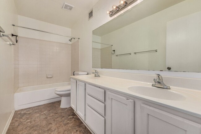 Building Photo - 3 bed 2 bath condo, Alma School and Elliot