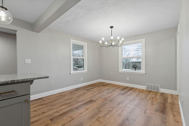 Building Photo - 10 Appleridge St