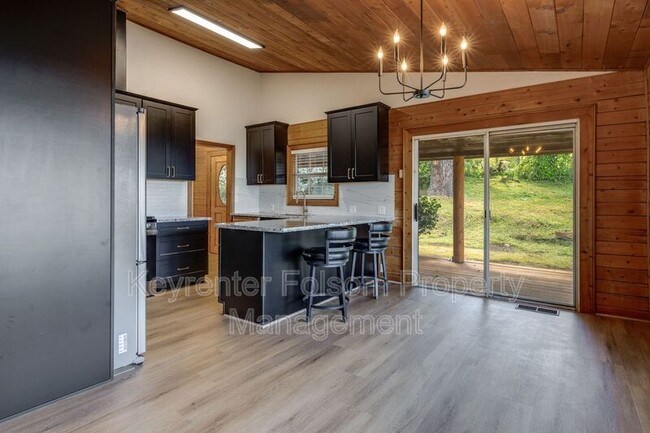 Building Photo - 5800 McKinley Dr