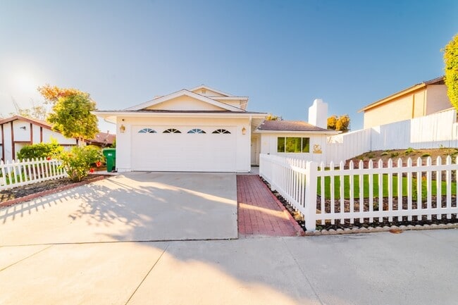 Building Photo - 3163 Camarillo Ave