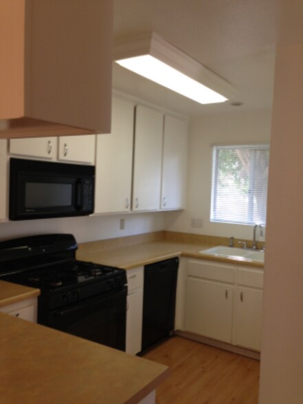 Building Photo - 2360 Euclid Ave