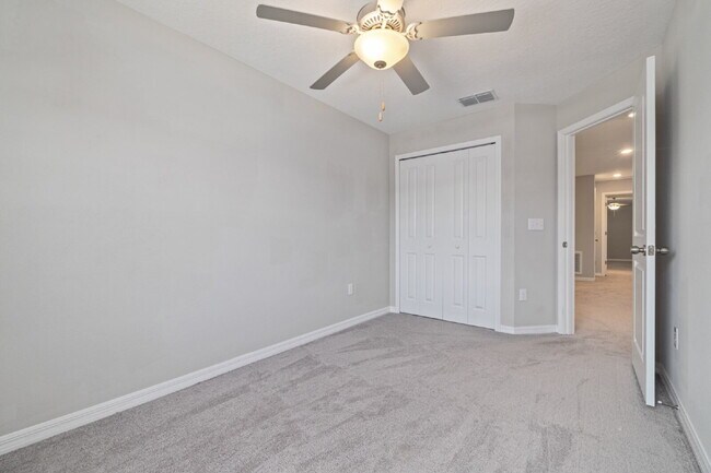 Building Photo - "Charming Water-view Retreat in a gated co...