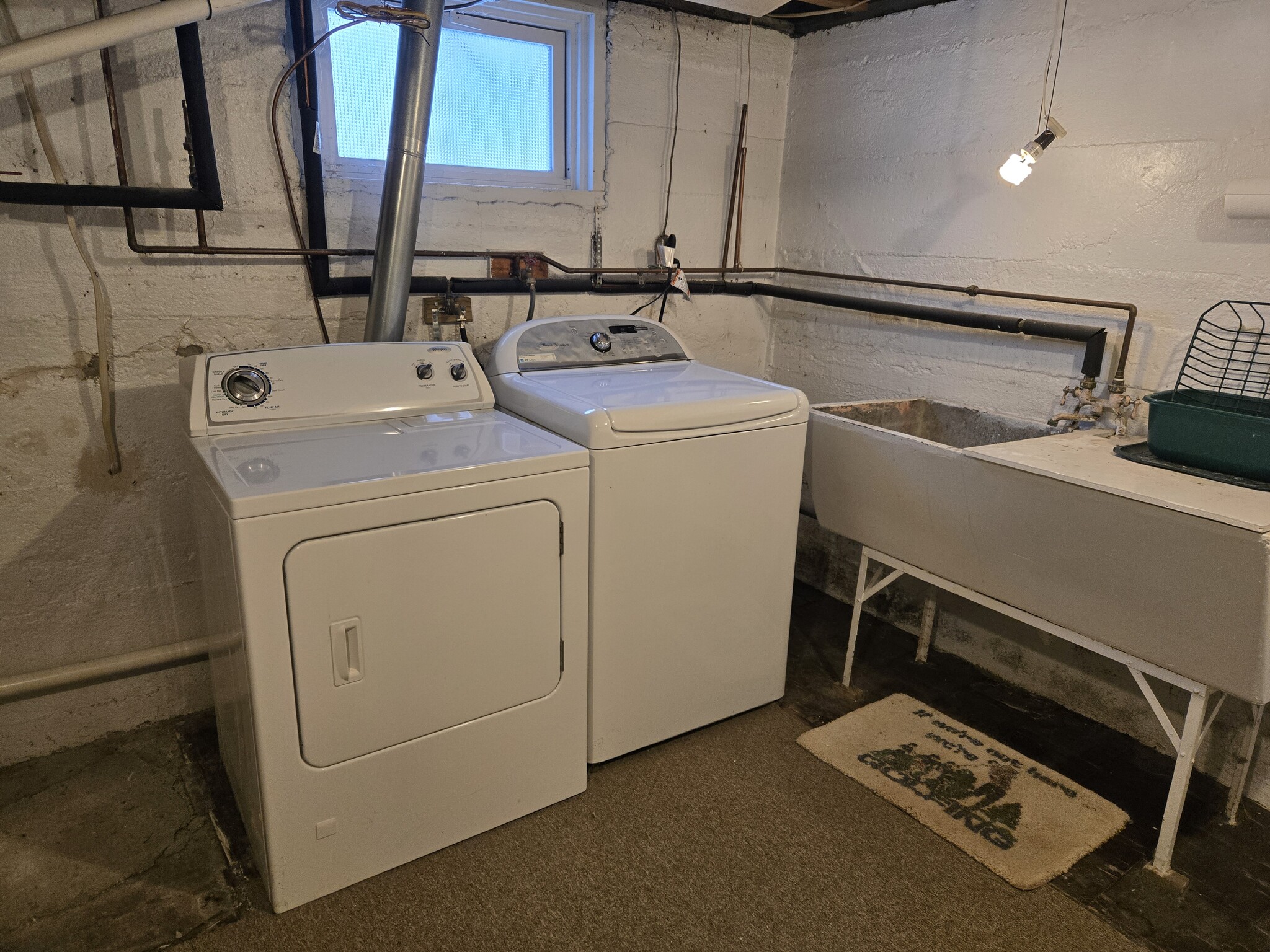 Onsite Washer/Dryer - 504 N Rath Ave