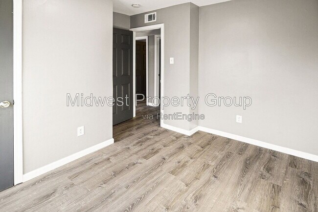 Building Photo - 2857 Dawnview Dr