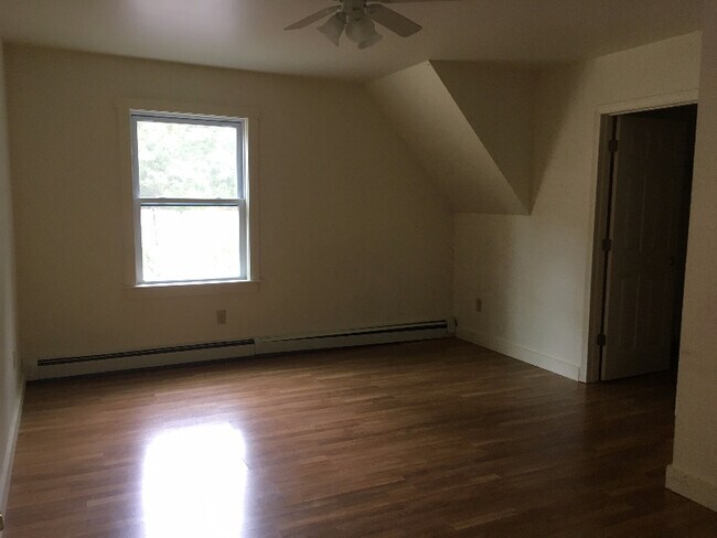 Building Photo - 288 Pleasant St