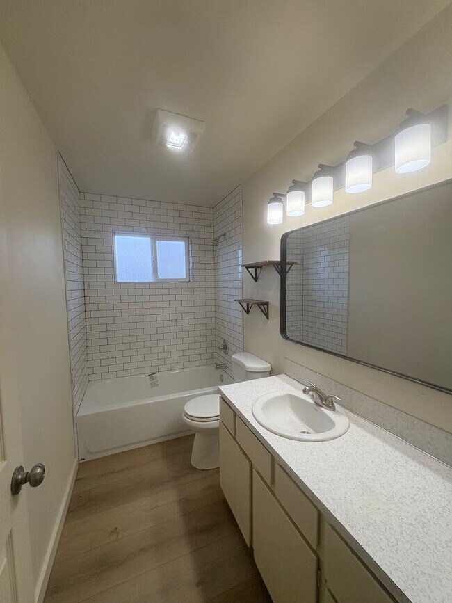 Building Photo - sim614/616