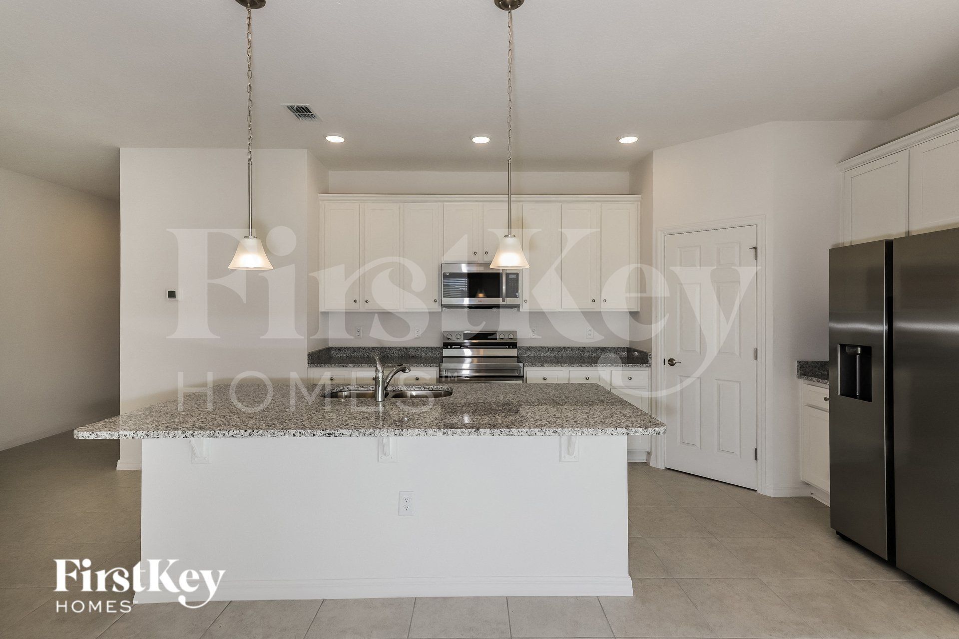 Building Photo - 422 Reina Wy