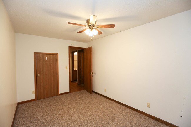 Building Photo - 439 Foxfire Dr
