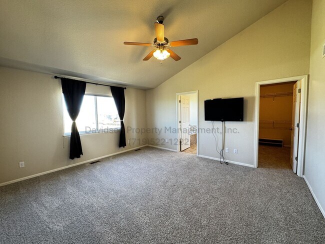 Building Photo - 5 Bedroom House in Security-Widefield with Stunning Views of Pikes Peak