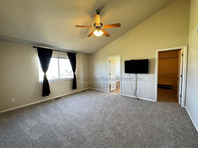 Building Photo - Gorgeous 5 Bedroom House in Security-Widefield