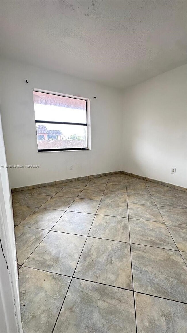 Building Photo - 20800 NE 8th Ct