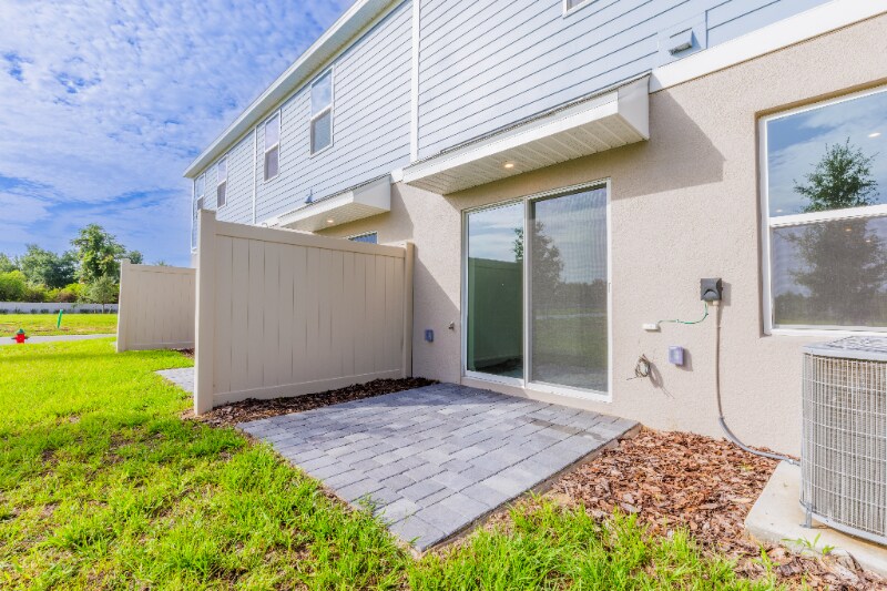 Building Photo - 3328 Thicket St